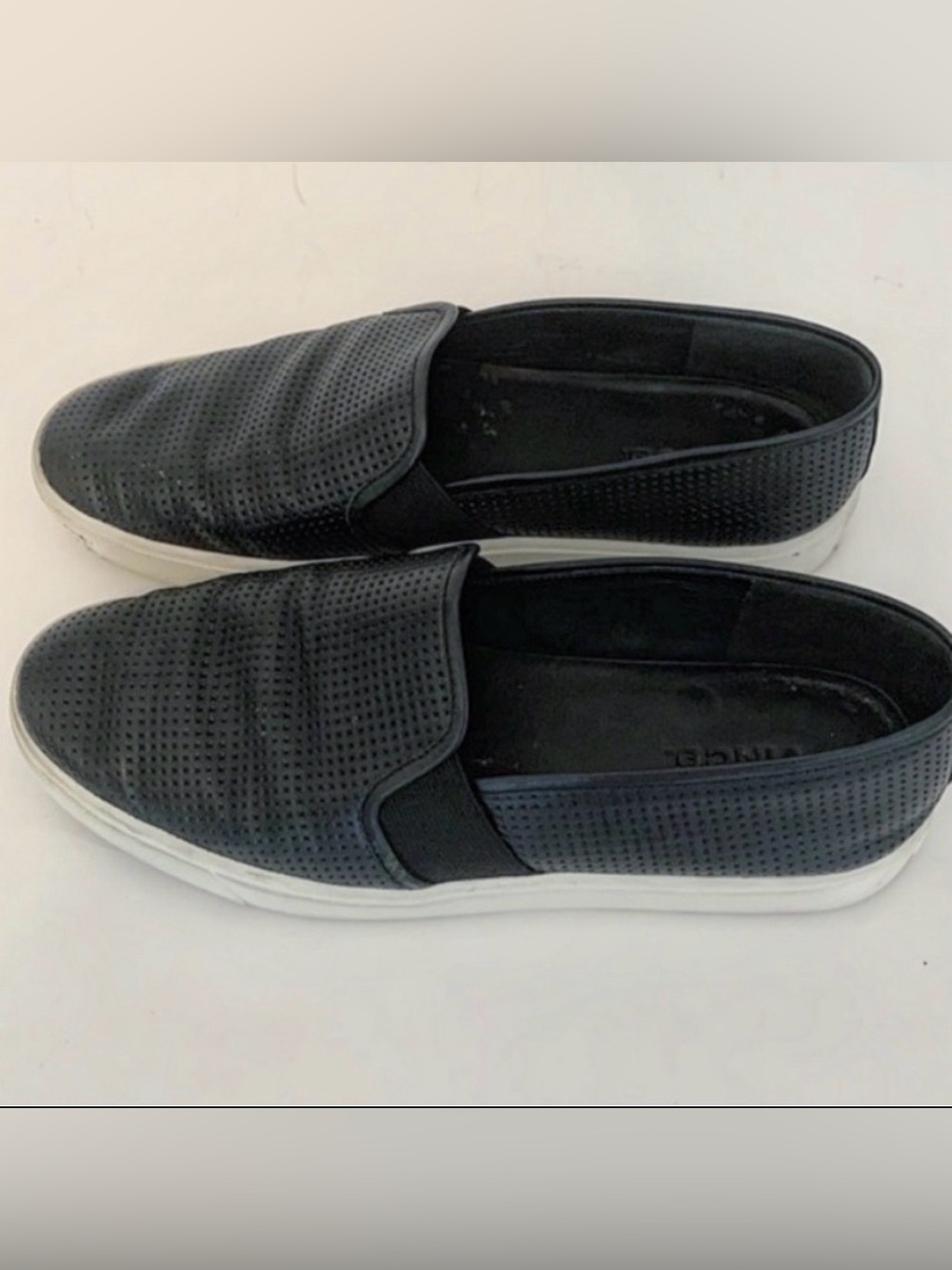 VINCE WOMENS BLAIR LEATHER BLACK PERFORATED SLIP ON SNEAKER SHOES SIZE 8